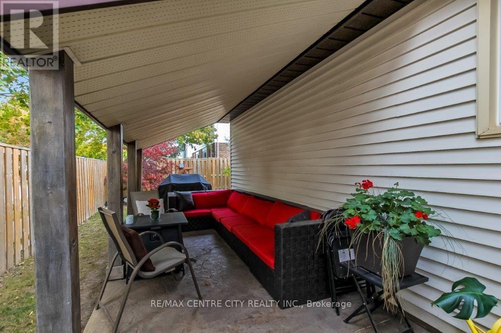 2 Aldersbrook Crescent, London North, Ontario  N6G 3R3 - Photo 5 - X12472097