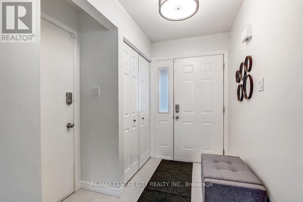 2 Aldersbrook Crescent, London North, Ontario  N6G 3R3 - Photo 6 - X12472097