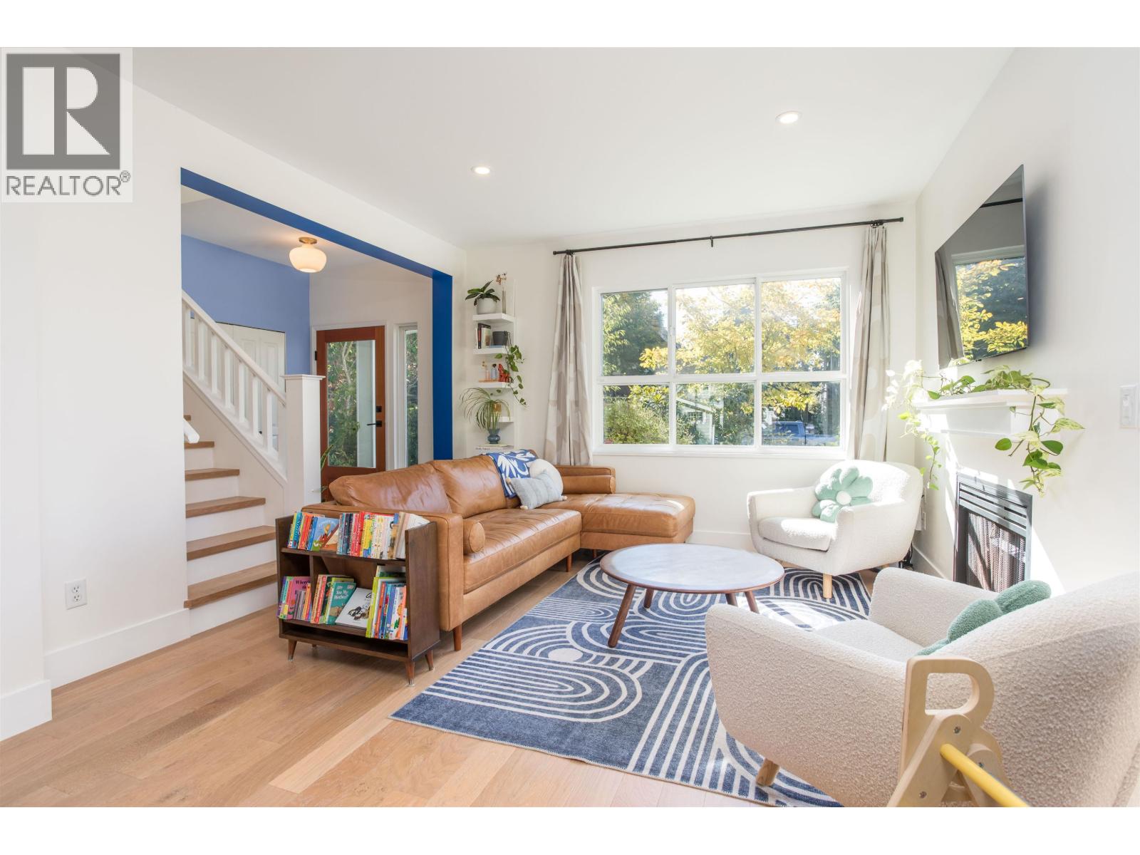 183 Star Crescent, New Westminster, British Columbia  V3M 6X6 - Photo 3 - R3058669