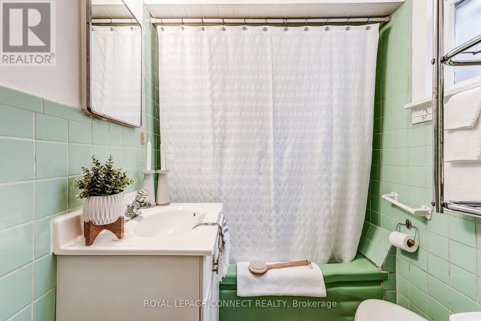 38 Woodycrest Avenue, Toronto (Danforth), Ontario  M4J 3A7 - Photo 11 - E12471993