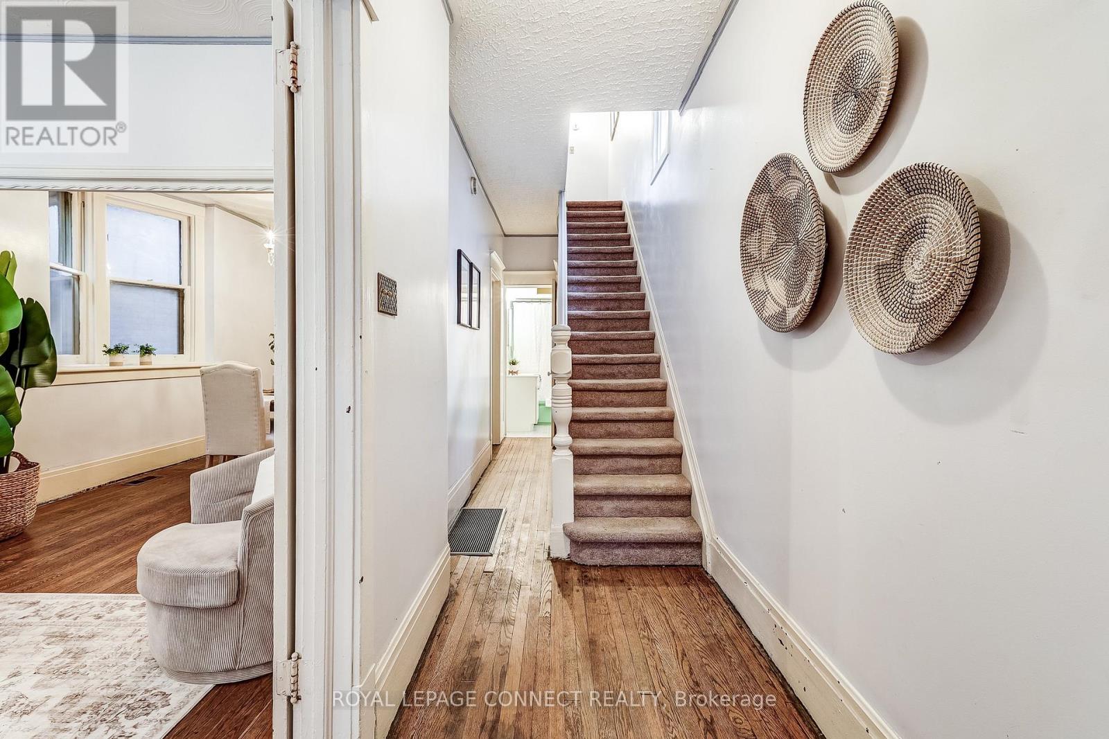 38 Woodycrest Avenue, Toronto (Danforth), Ontario  M4J 3A7 - Photo 2 - E12471993