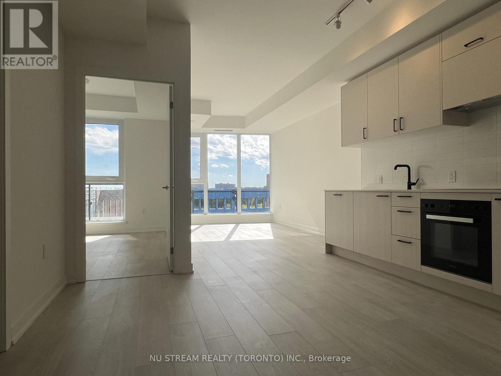 425 - 1 Kyle Lowry Road, Toronto, Ontario  M3C 0S6 - Photo 2 - C12452259