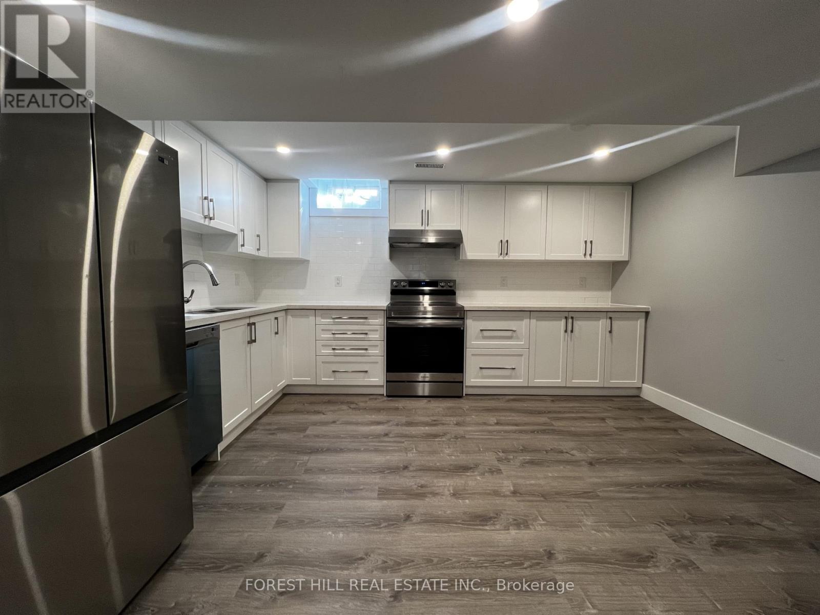 Lower - 181 Johnson Street, Barrie, Ontario  L4M 6B1 - Photo 13 - S12471958