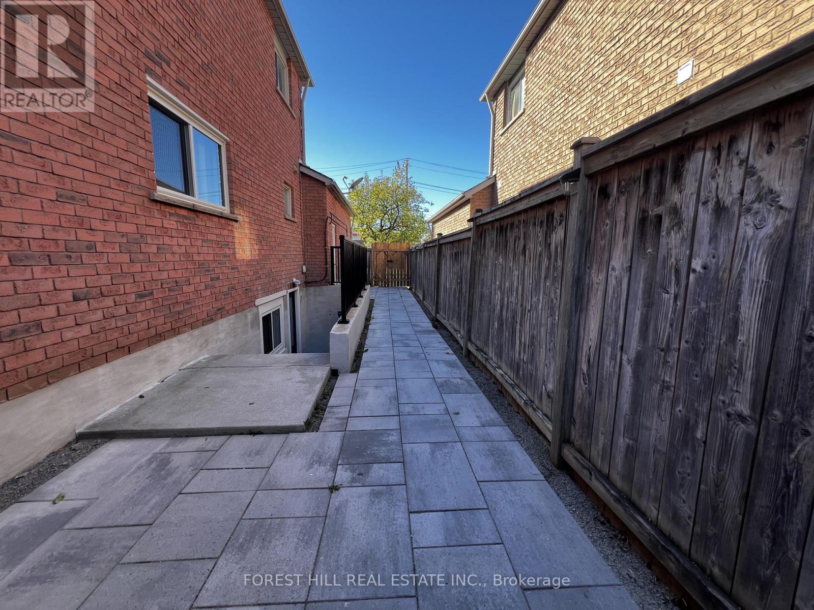Lower - 181 Johnson Street, Barrie, Ontario  L4M 6B1 - Photo 4 - S12471958