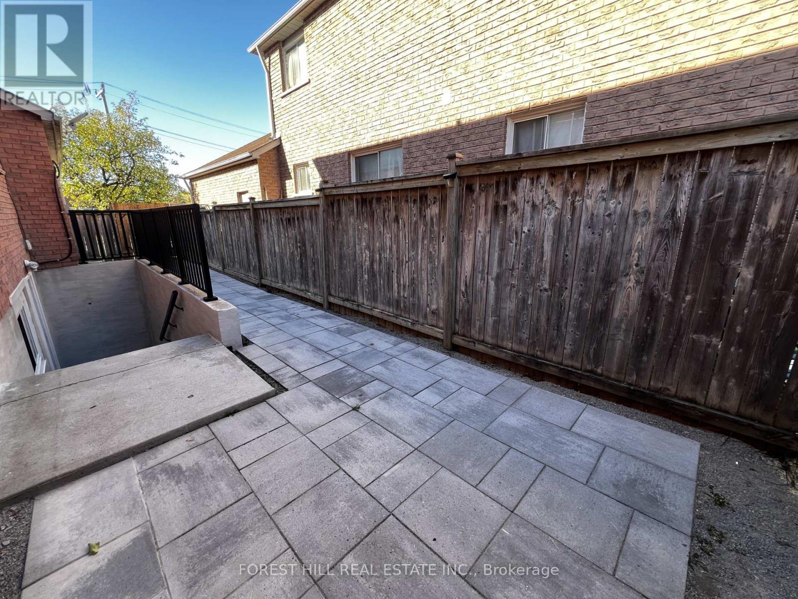 Lower - 181 Johnson Street, Barrie, Ontario  L4M 6B1 - Photo 5 - S12471958
