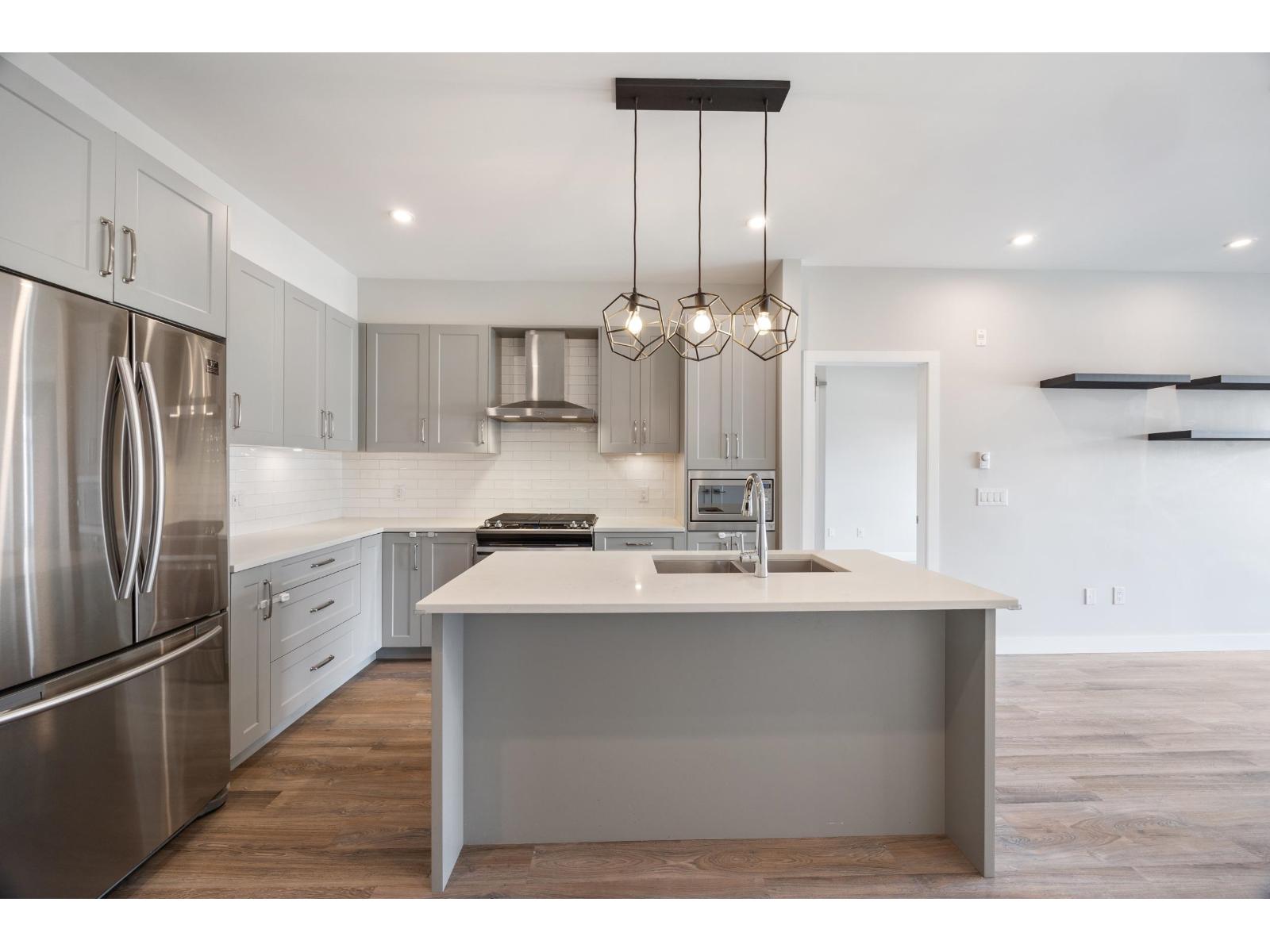 412 15436 31 Avenue, Surrey, British Columbia  V3Z 1H3 - Photo 3 - R3041100