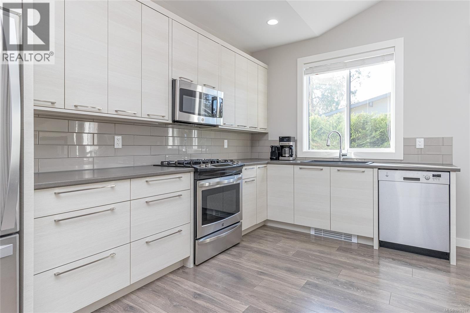 545 Rowan Ave, Parksville, British Columbia  V9P 1H3 - Photo 5 - 1017697