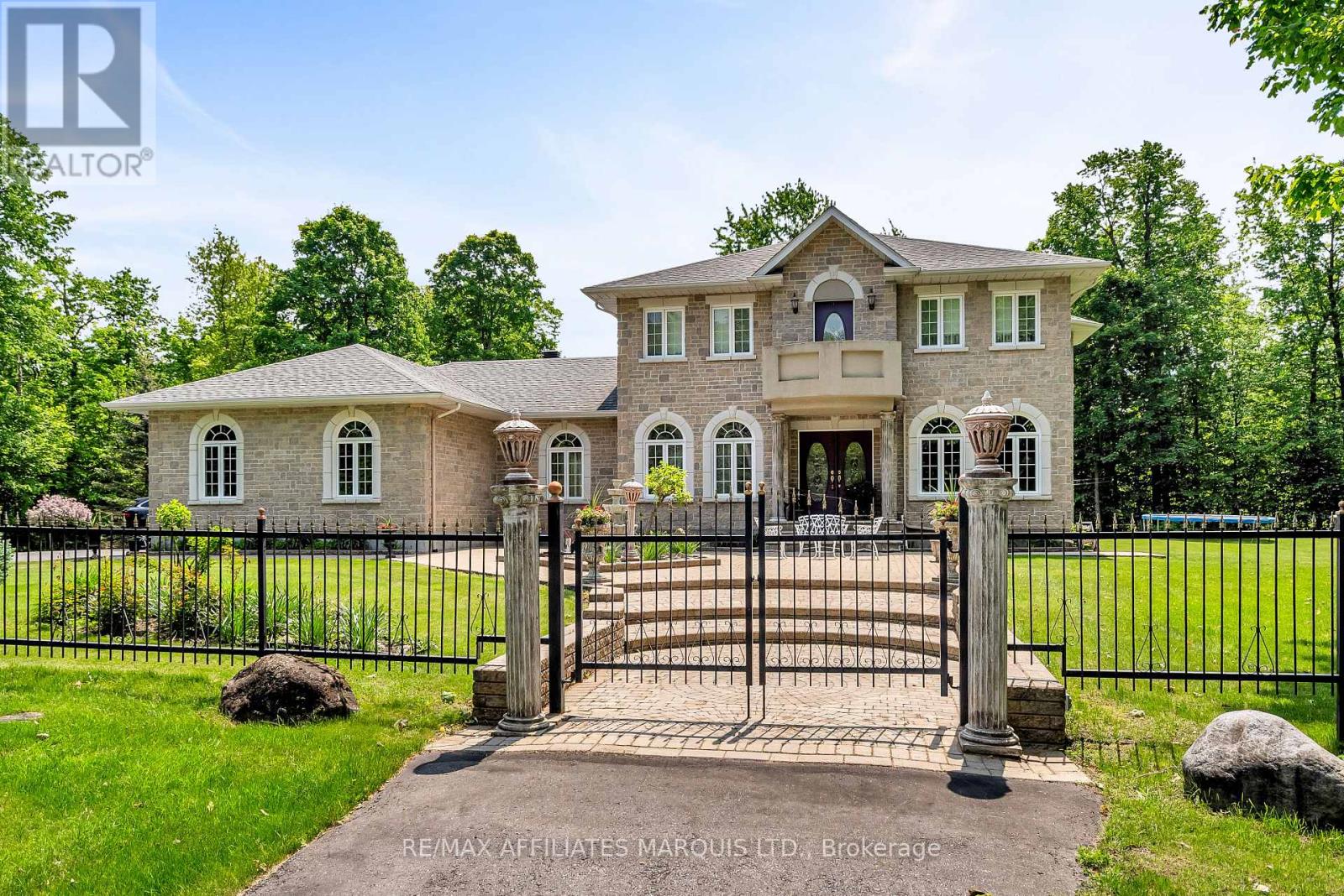 16935 Beaver Dam Drive, South Stormont, Ontario  K0C 1P0 - Photo 1 - X12472111