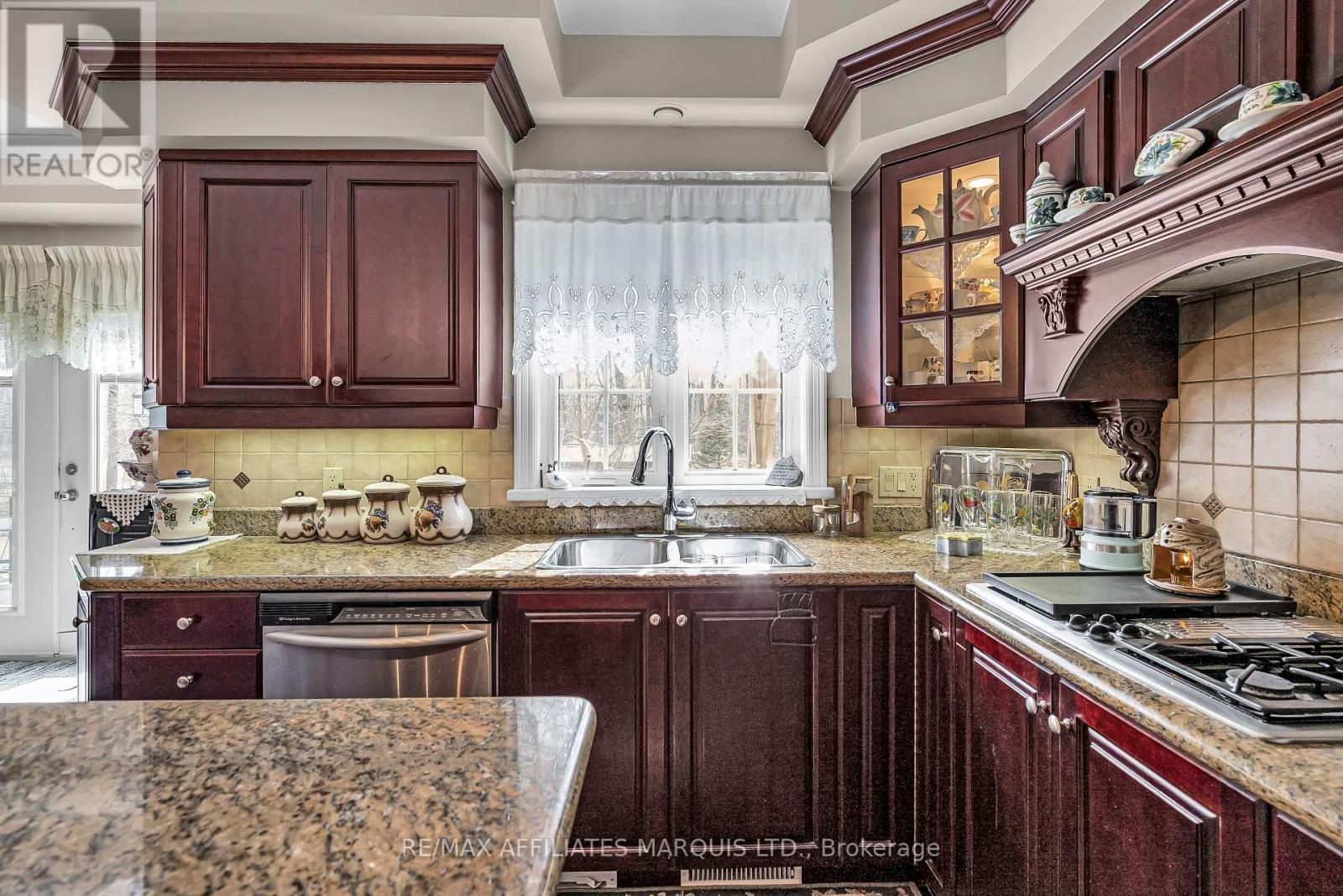 16935 Beaver Dam Drive, South Stormont, Ontario  K0C 1P0 - Photo 14 - X12472111