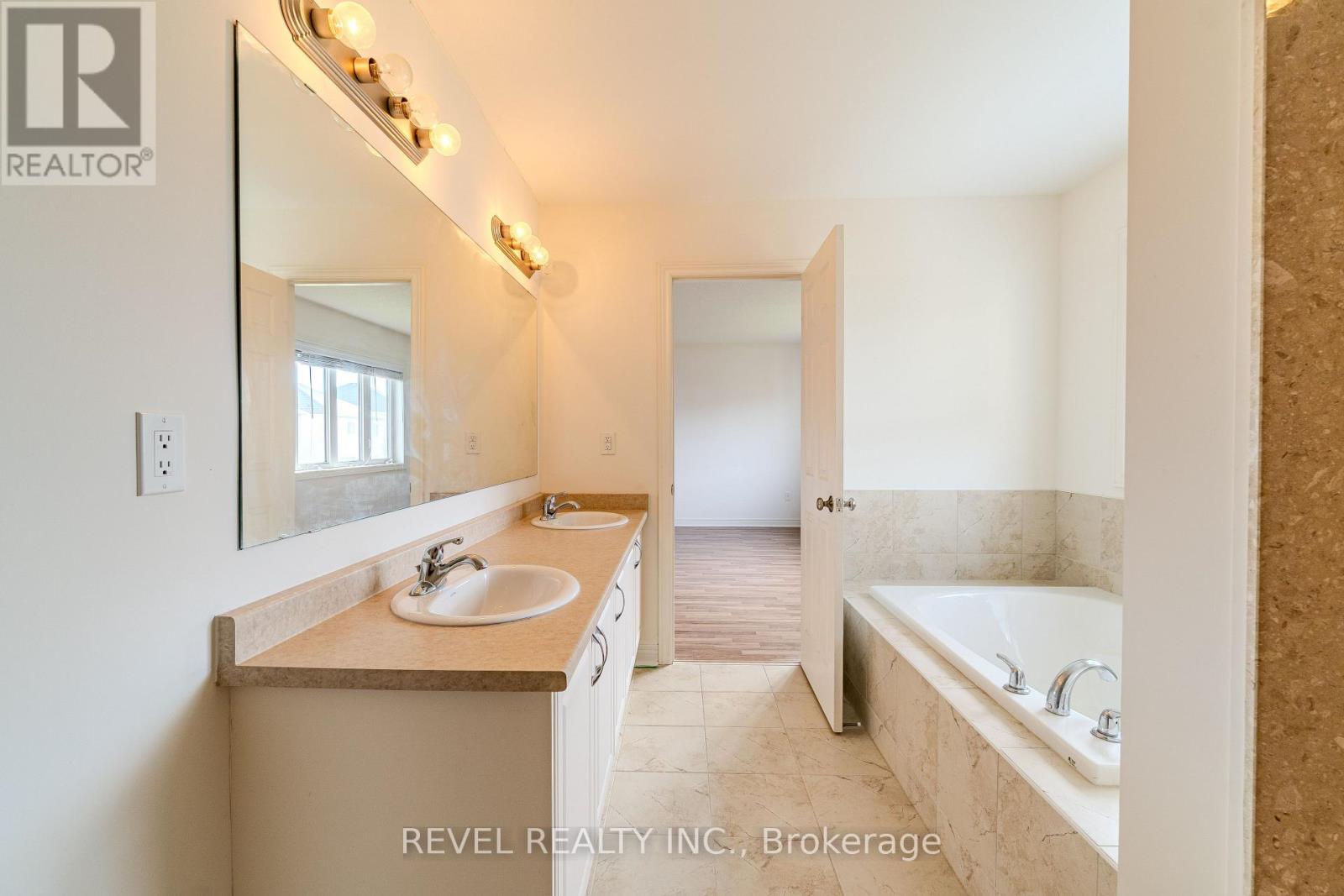 77 Barlow Place, Brant, Ontario  N3L 0H1 - Photo 14 - X12471976