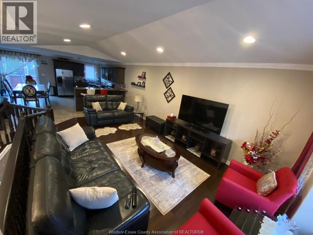 722 Newport Crescent, Windsor, Ontario  N9E 4Z6 - Photo 5 - 25026592