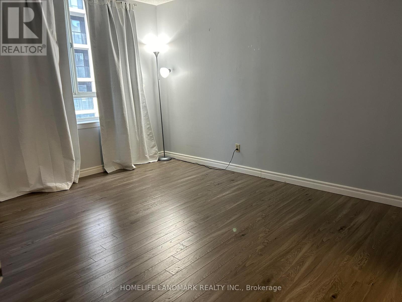 1204 - 633 Bay Street, Toronto, Ontario  M5G 2G4 - Photo 11 - C12472014