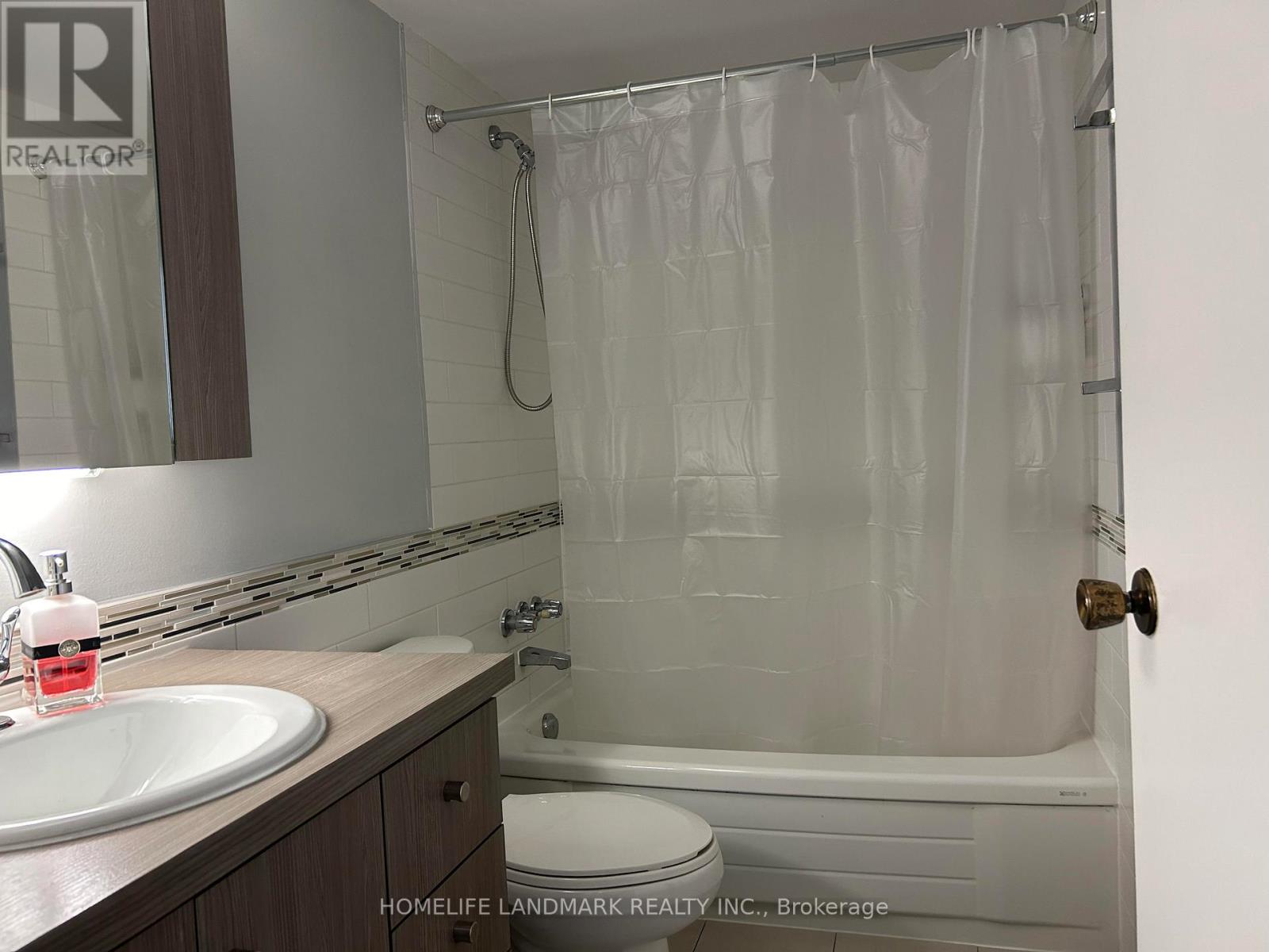 1204 - 633 Bay Street, Toronto, Ontario  M5G 2G4 - Photo 12 - C12472014