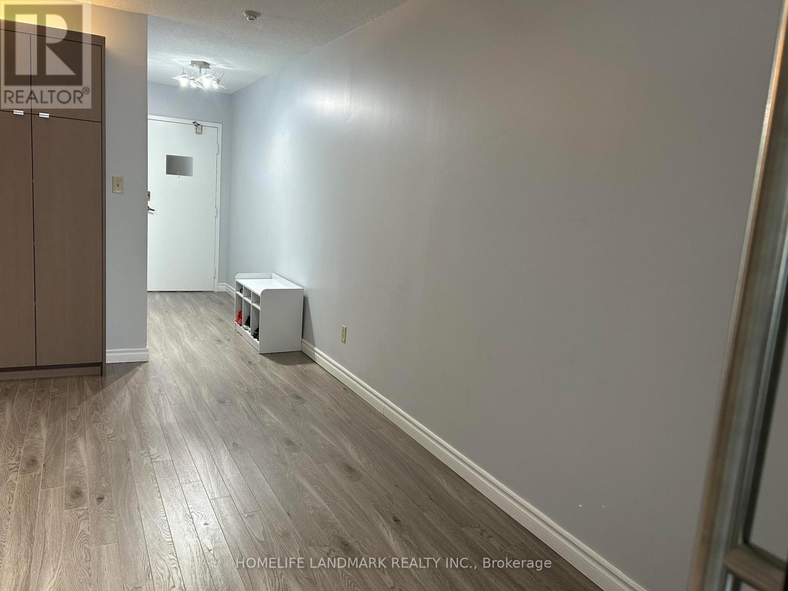 1204 - 633 Bay Street, Toronto, Ontario  M5G 2G4 - Photo 6 - C12472014