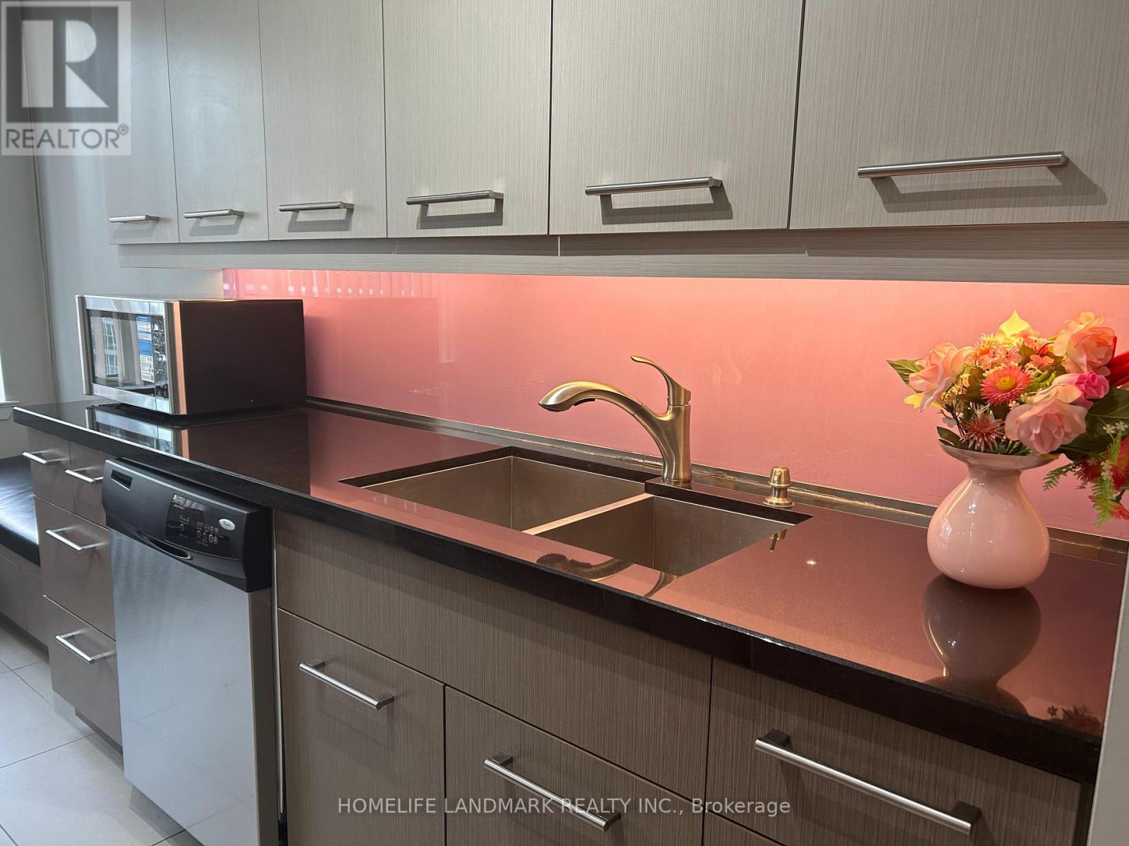 1204 - 633 Bay Street, Toronto, Ontario  M5G 2G4 - Photo 7 - C12472014