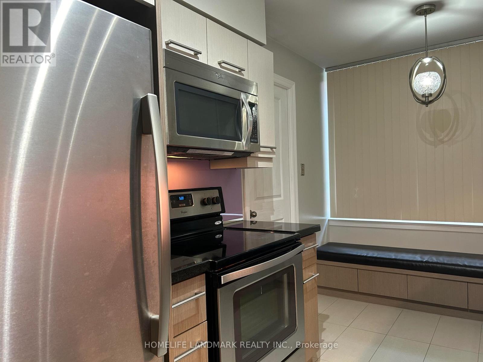 1204 - 633 Bay Street, Toronto, Ontario  M5G 2G4 - Photo 9 - C12472014