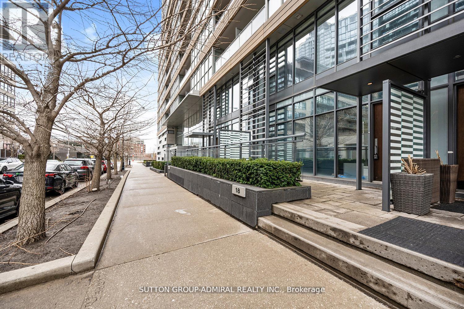 G20 - 18 CAPREOL COURT, Toronto, Ontario