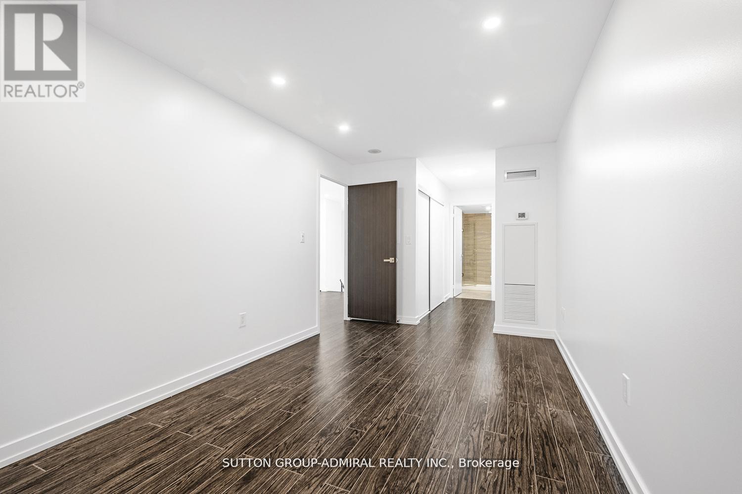 G20 - 18 Capreol Court, Toronto, Ontario  M5V 4A3 - Photo 16 - C12472038