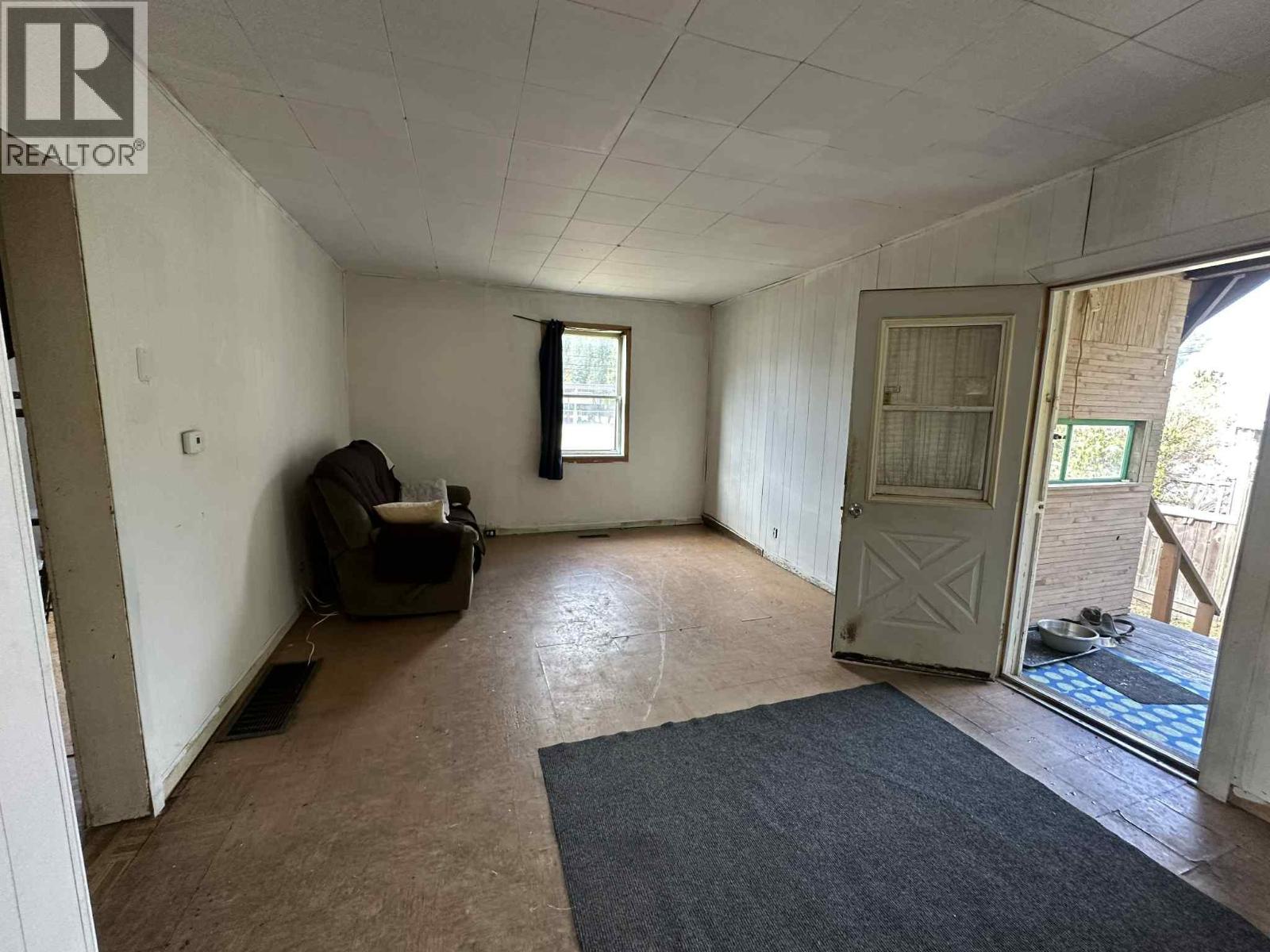 515 Sayward Avenue, Salmo, British Columbia  V0G 1Z0 - Photo 7 - 10365569