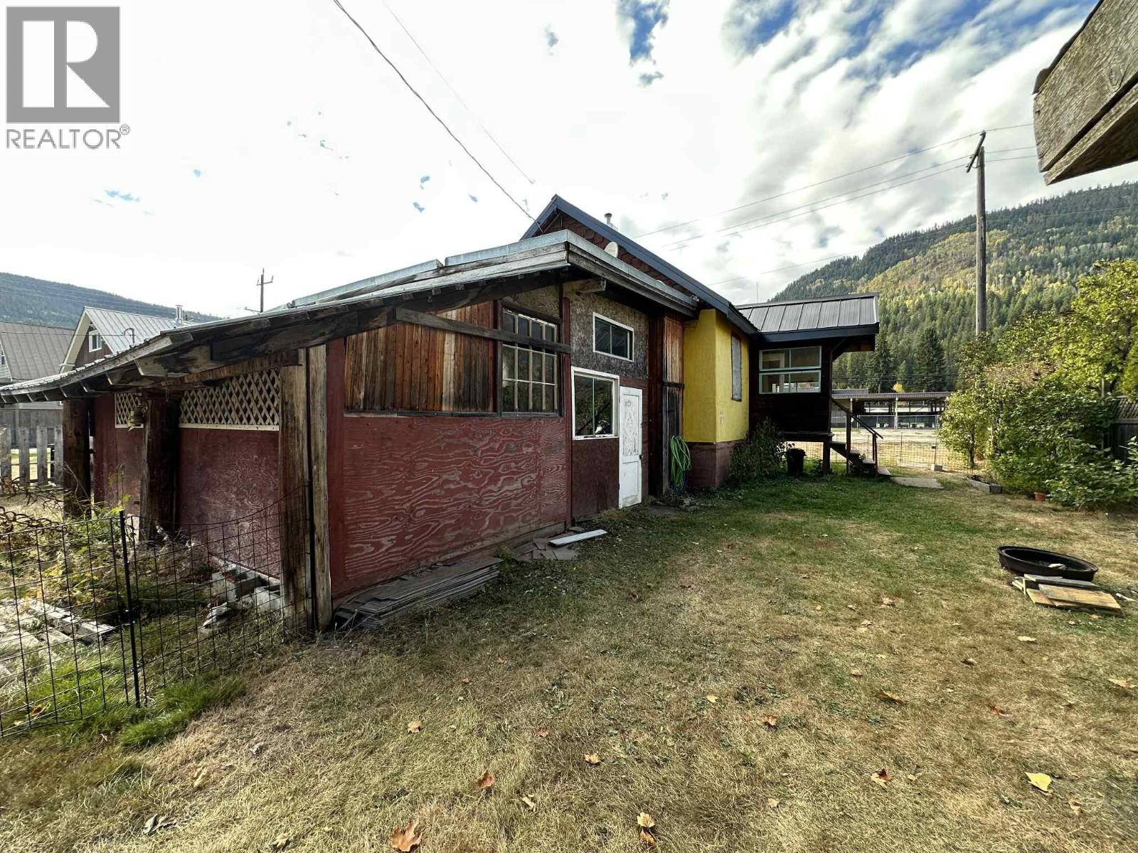 515 Sayward Avenue, Salmo, British Columbia  V0G 1Z0 - Photo 24 - 10365569