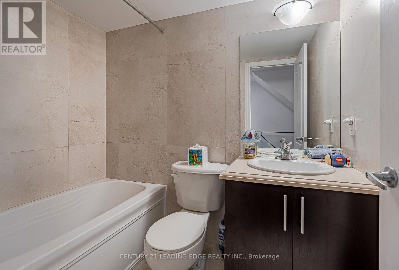 82 Woodbine Avenue, Toronto, Ontario  M4L 2A2 - Photo 13 - E12472050