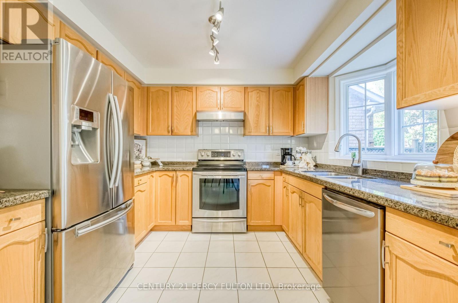 165 Elizabeth Street, Ajax, Ontario  L1T 3Y4 - Photo 9 - E12472067