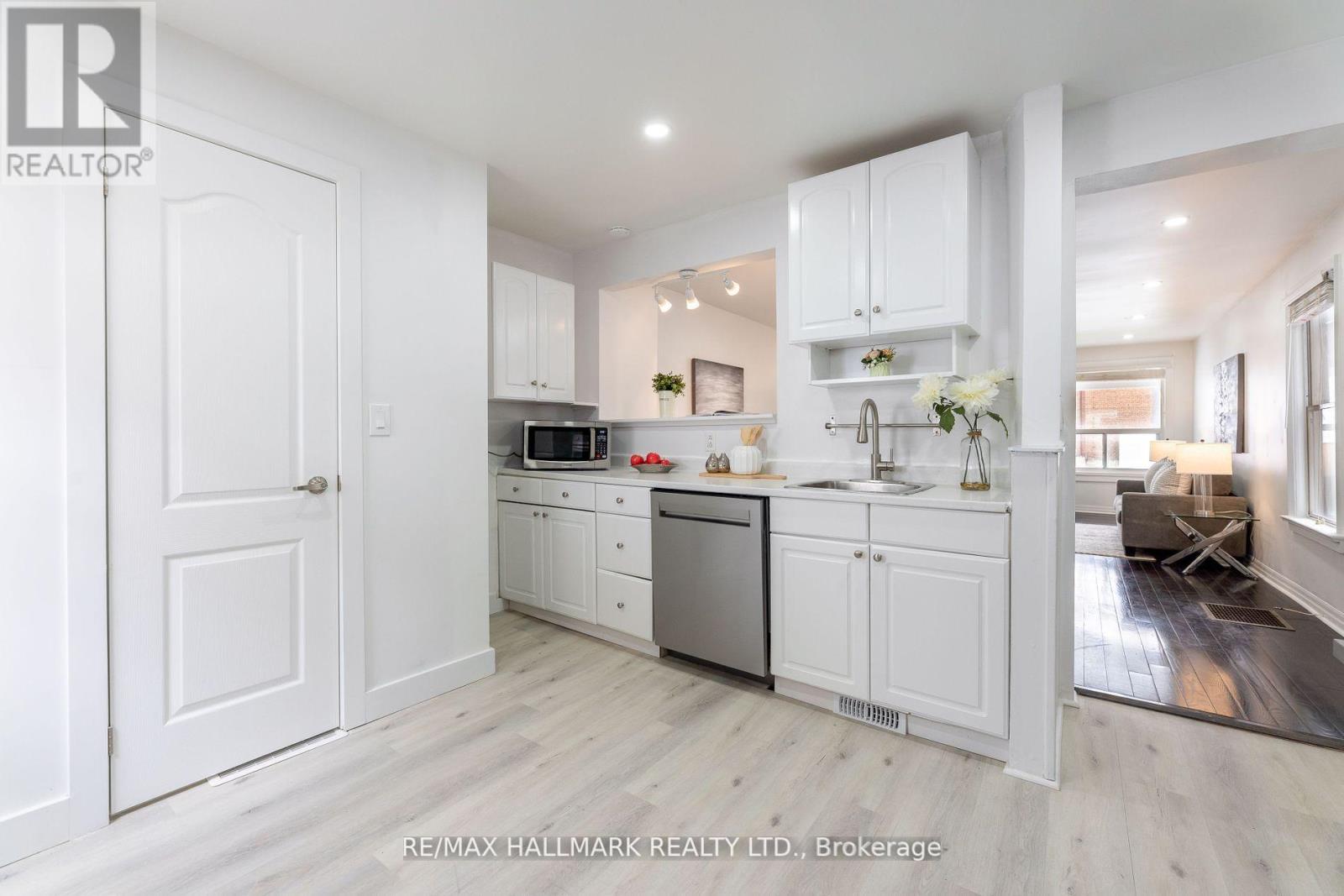 106 Willow Avenue, Toronto (The Beaches), Ontario  M4E 3K3 - Photo 9 - E12472108