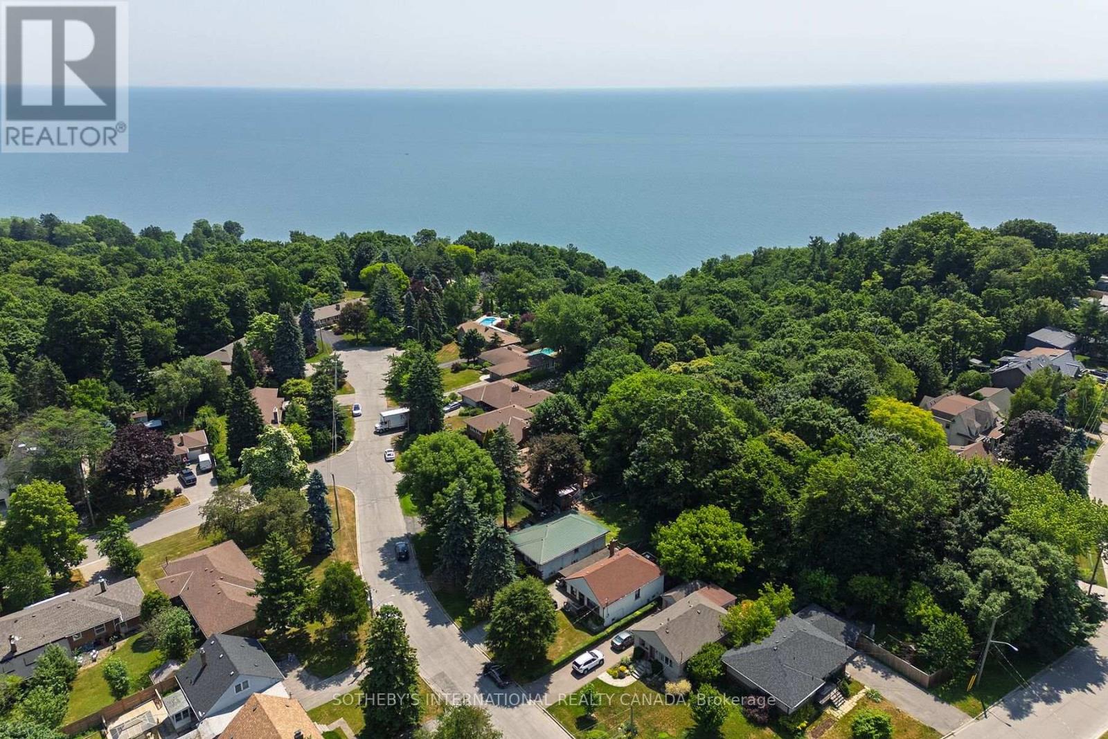 17 AYRE POINT ROAD, Toronto, Ontario