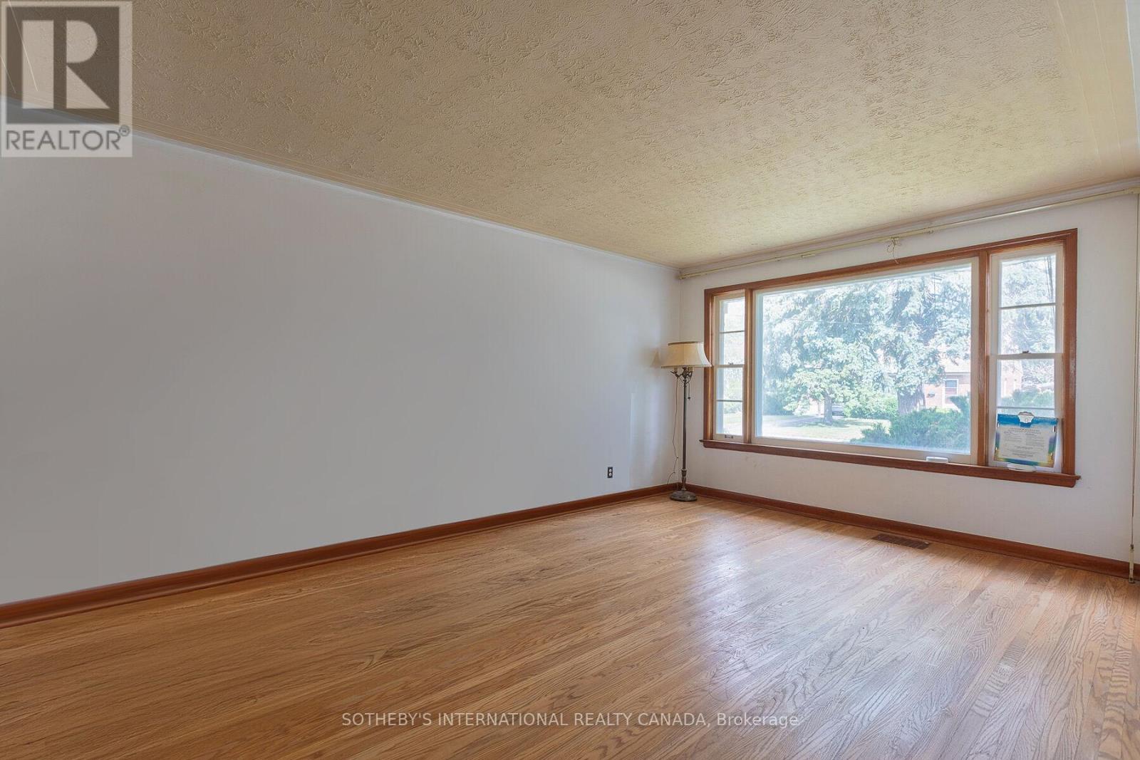 17 Ayre Point Road, Toronto, Ontario  M1M 1G4 - Photo 4 - E12472123
