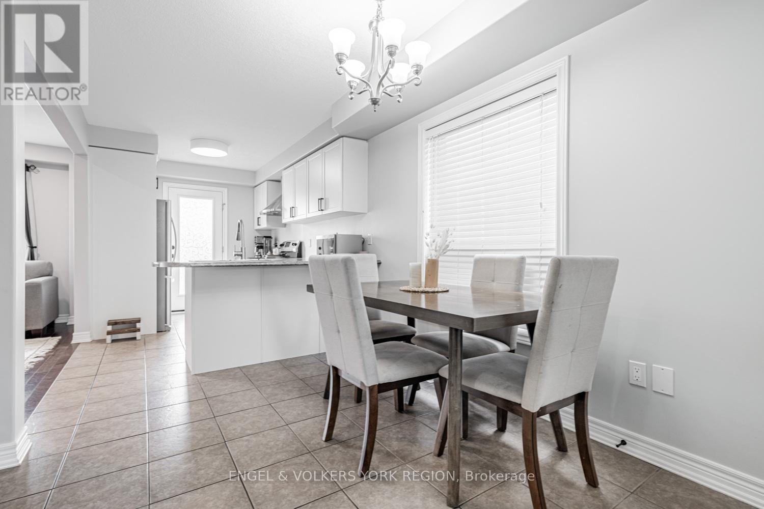 176 Banting Crescent, Essa (Angus), Ontario  L3W 0P3 - Photo 10 - N12472052