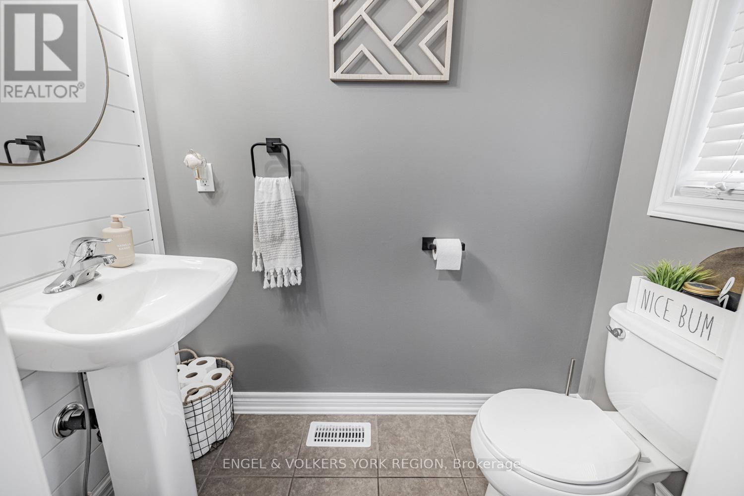 176 Banting Crescent, Essa (Angus), Ontario  L3W 0P3 - Photo 20 - N12472052