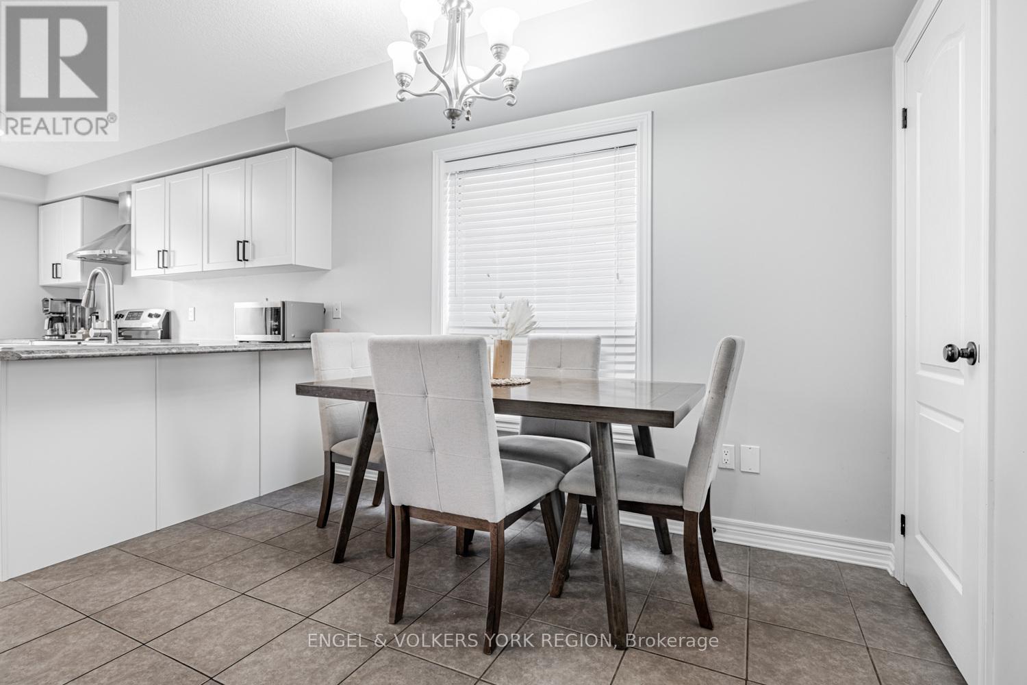 176 Banting Crescent, Essa (Angus), Ontario  L3W 0P3 - Photo 6 - N12472052