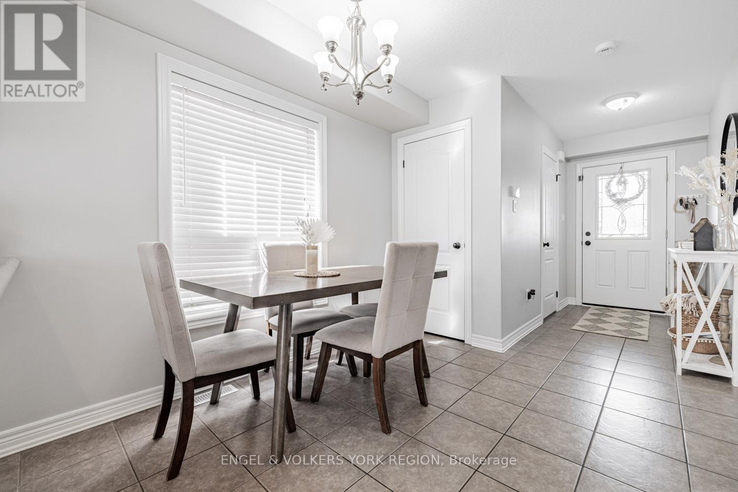 176 Banting Crescent, Essa (Angus), Ontario  L3W 0P3 - Photo 7 - N12472052