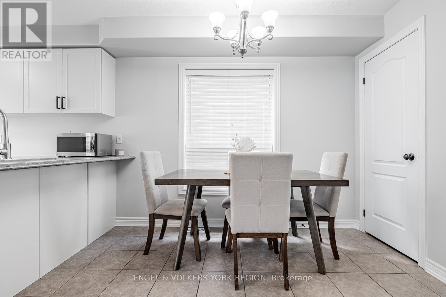 176 Banting Crescent, Essa (Angus), Ontario  L3W 0P3 - Photo 8 - N12472052