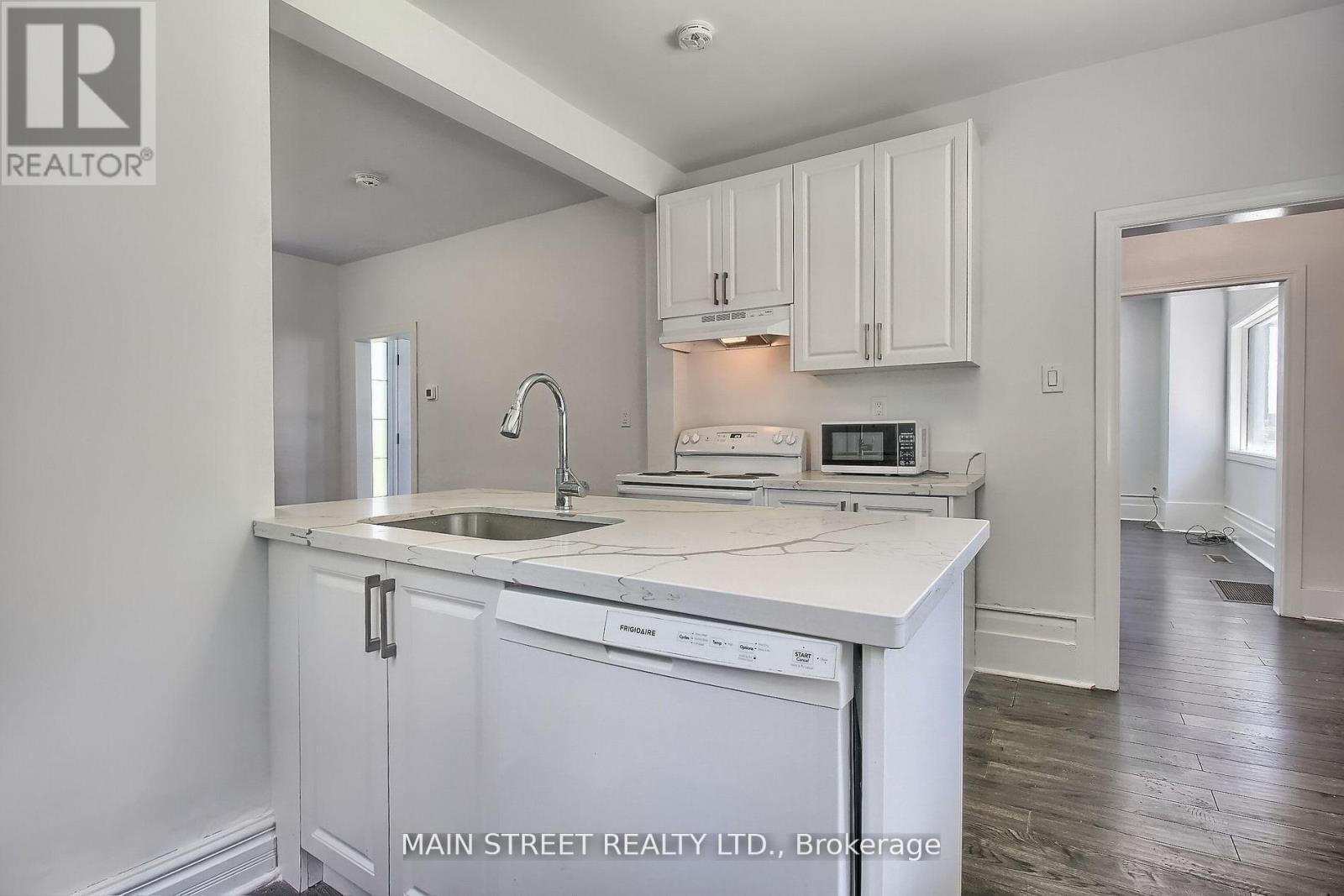 1579 Gilford Road, Innisfil, Ontario  L0L 1R0 - Photo 5 - N12472093