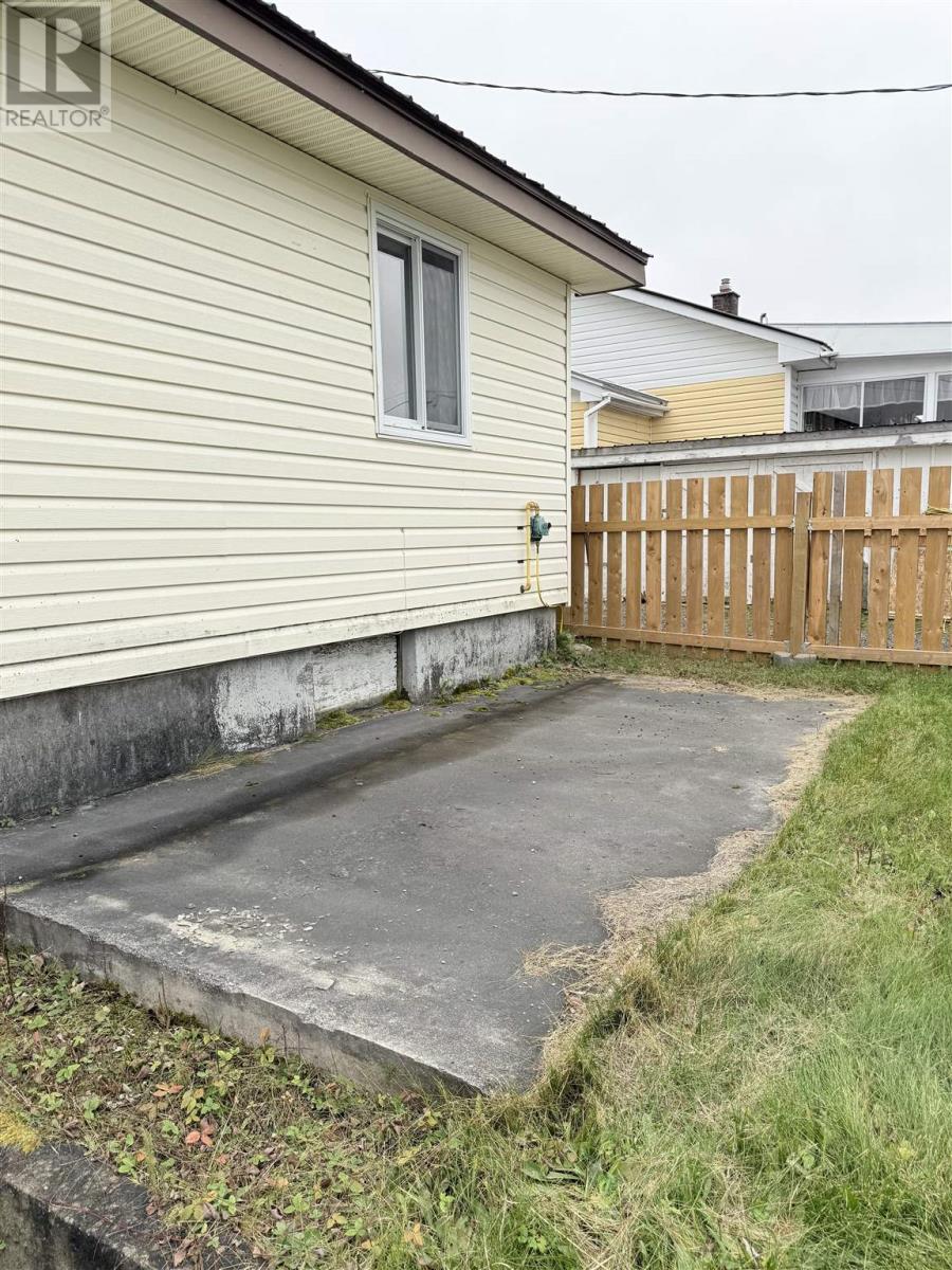 6 Rue Des Pins, Dubreuilville, Ontario  P0S 1G0 - Photo 11 - SM253019