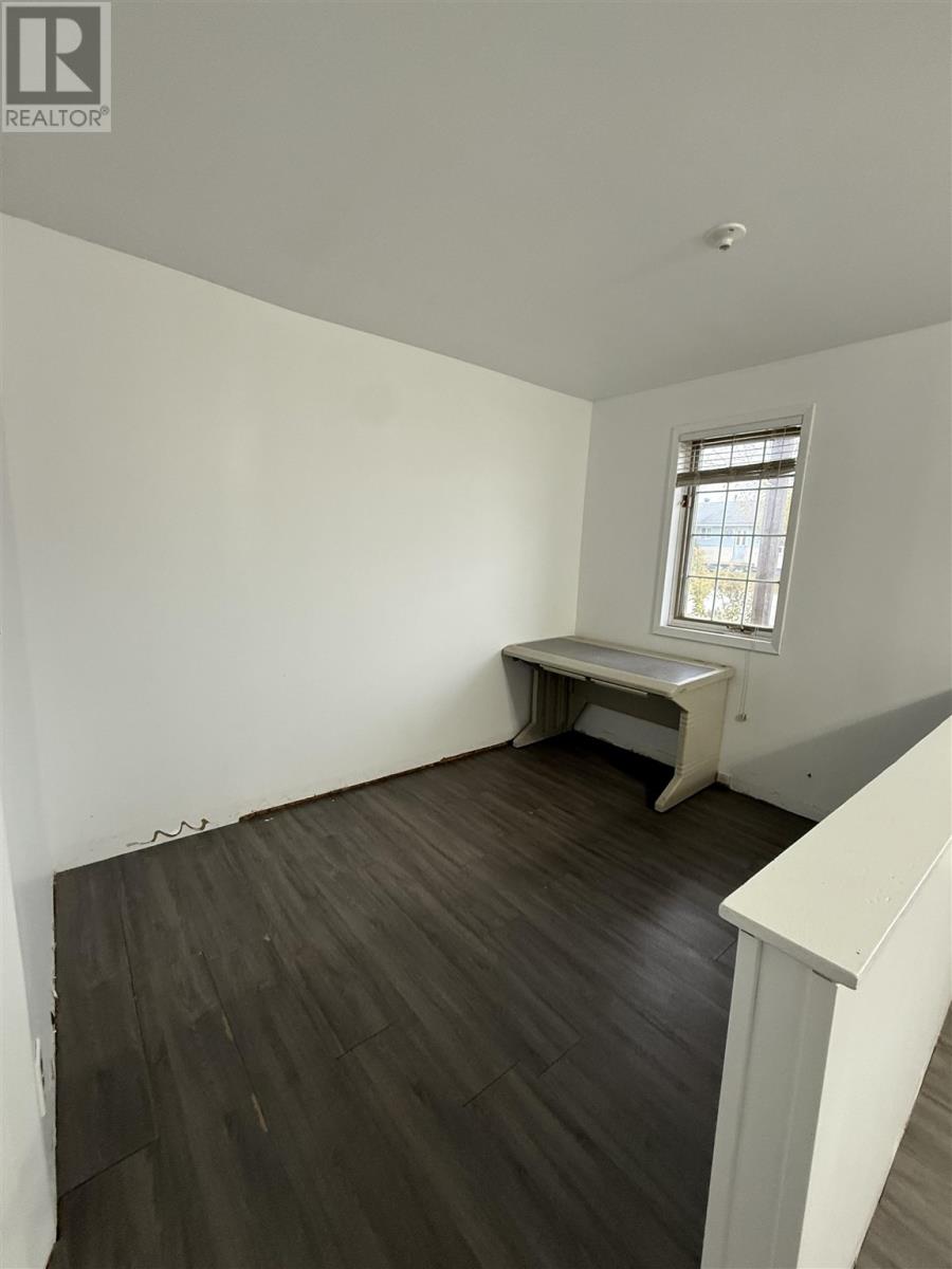 6 Rue Des Pins, Dubreuilville, Ontario  P0S 1G0 - Photo 3 - SM253019