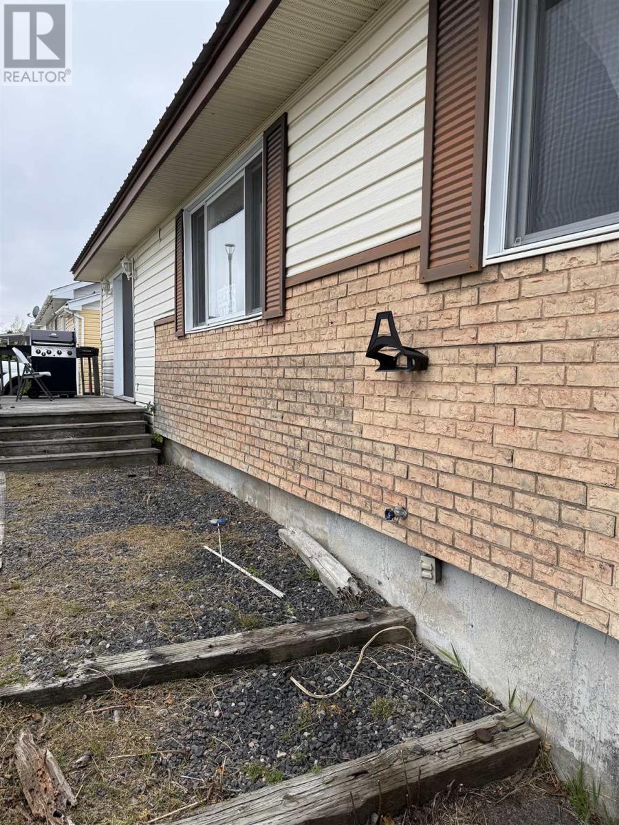 6 Rue Des Pins, Dubreuilville, Ontario  P0S 1G0 - Photo 2 - SM253019