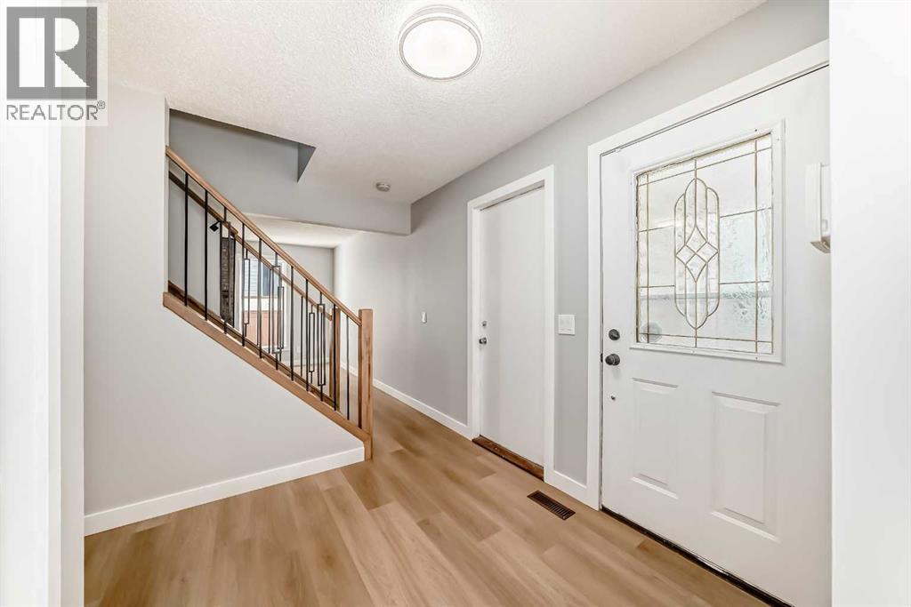 656 Woodbine Boulevard Sw, Calgary, Alberta  T2W 4W4 - Photo 5 - A2261153