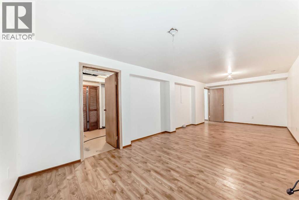 656 Woodbine Boulevard Sw, Calgary, Alberta  T2W 4W4 - Photo 32 - A2261153