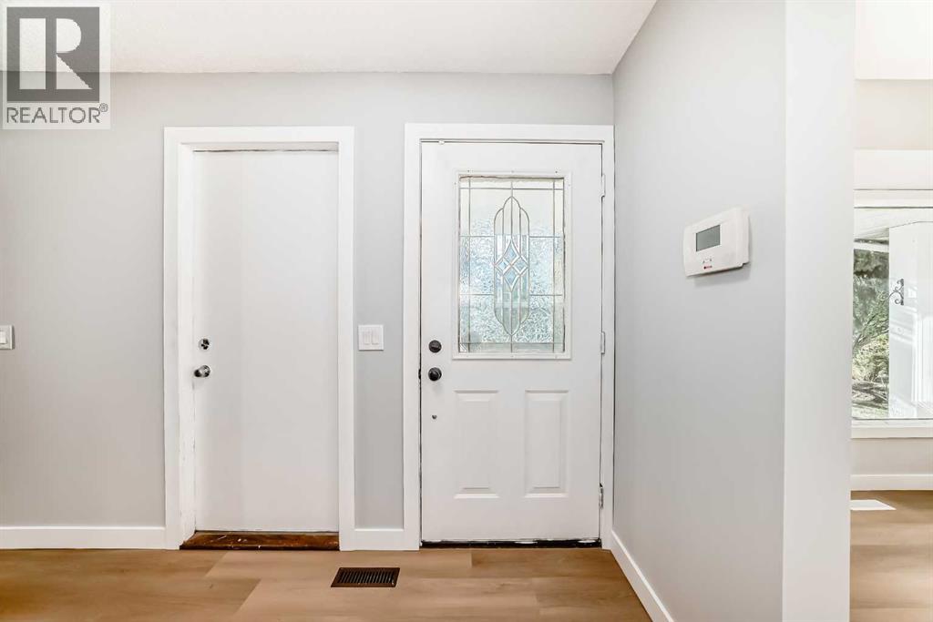 656 Woodbine Boulevard Sw, Calgary, Alberta  T2W 4W4 - Photo 4 - A2261153