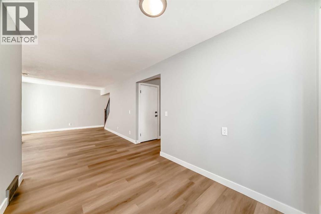 656 Woodbine Boulevard Sw, Calgary, Alberta  T2W 4W4 - Photo 19 - A2261153