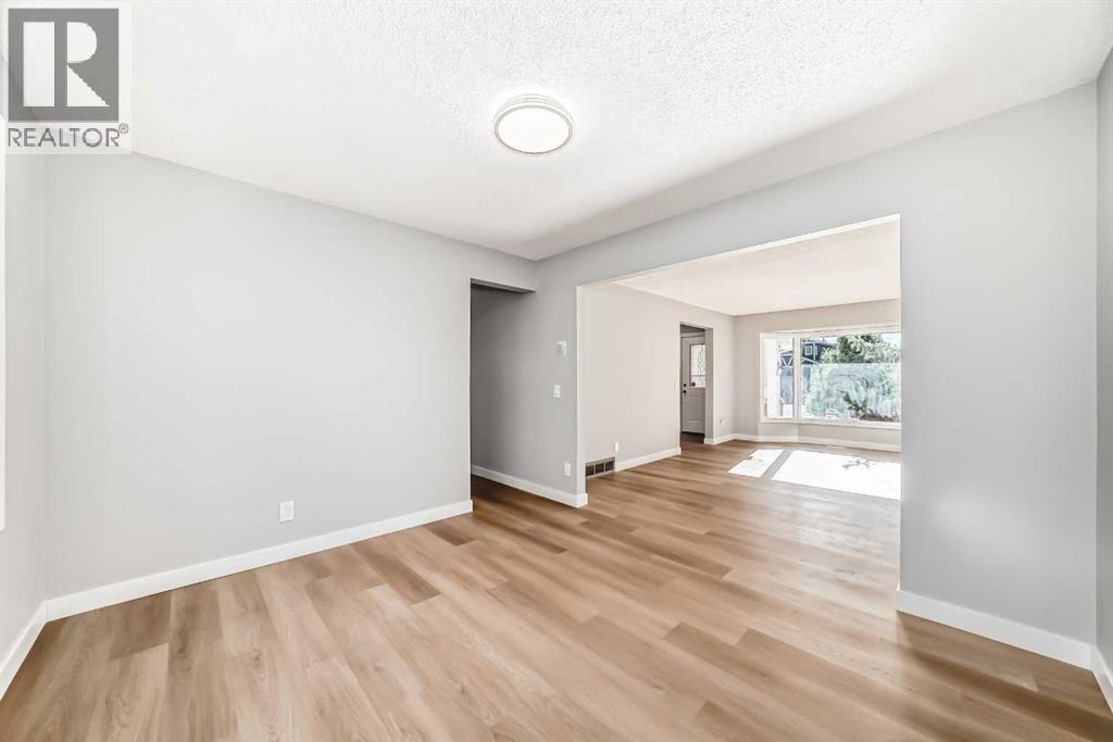 656 Woodbine Boulevard Sw, Calgary, Alberta  T2W 4W4 - Photo 12 - A2261153