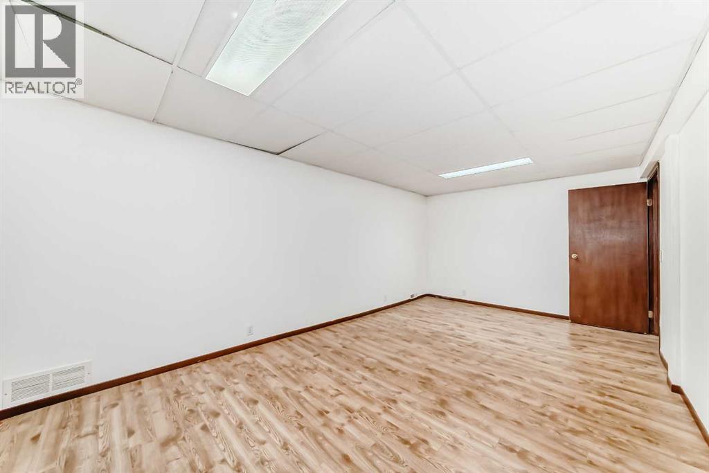 656 Woodbine Boulevard Sw, Calgary, Alberta  T2W 4W4 - Photo 33 - A2261153