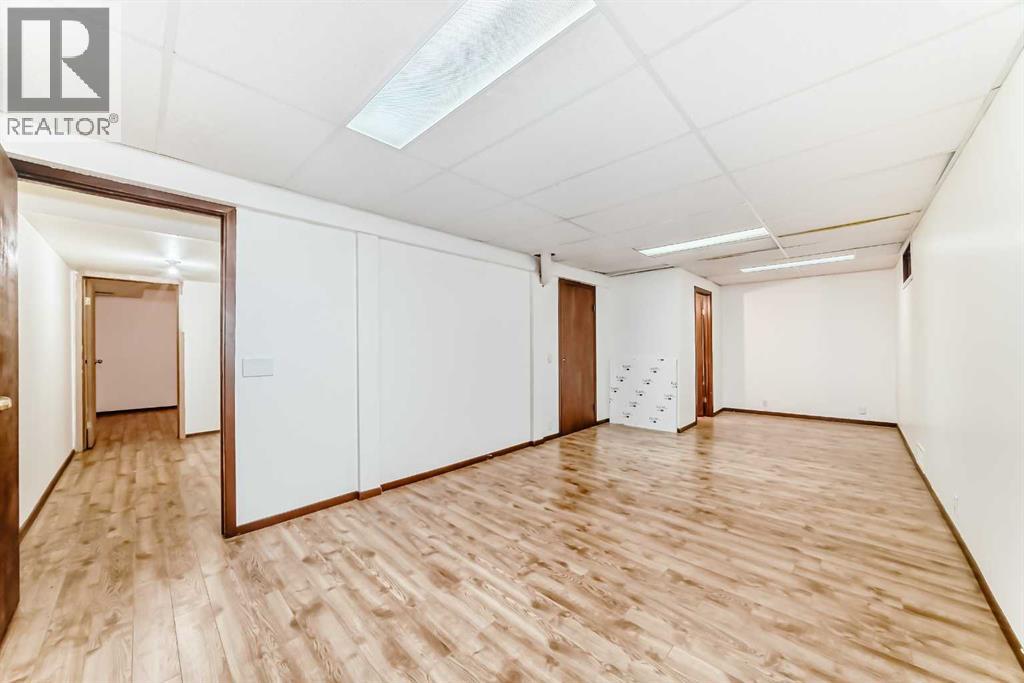 656 Woodbine Boulevard Sw, Calgary, Alberta  T2W 4W4 - Photo 31 - A2261153