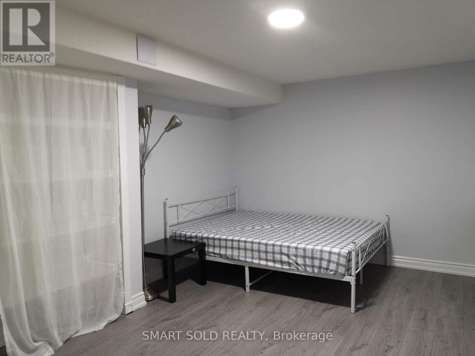 1184 Barleymow St Street, Mississauga, Ontario  L5V 1P1 - Photo 6 - W12472054