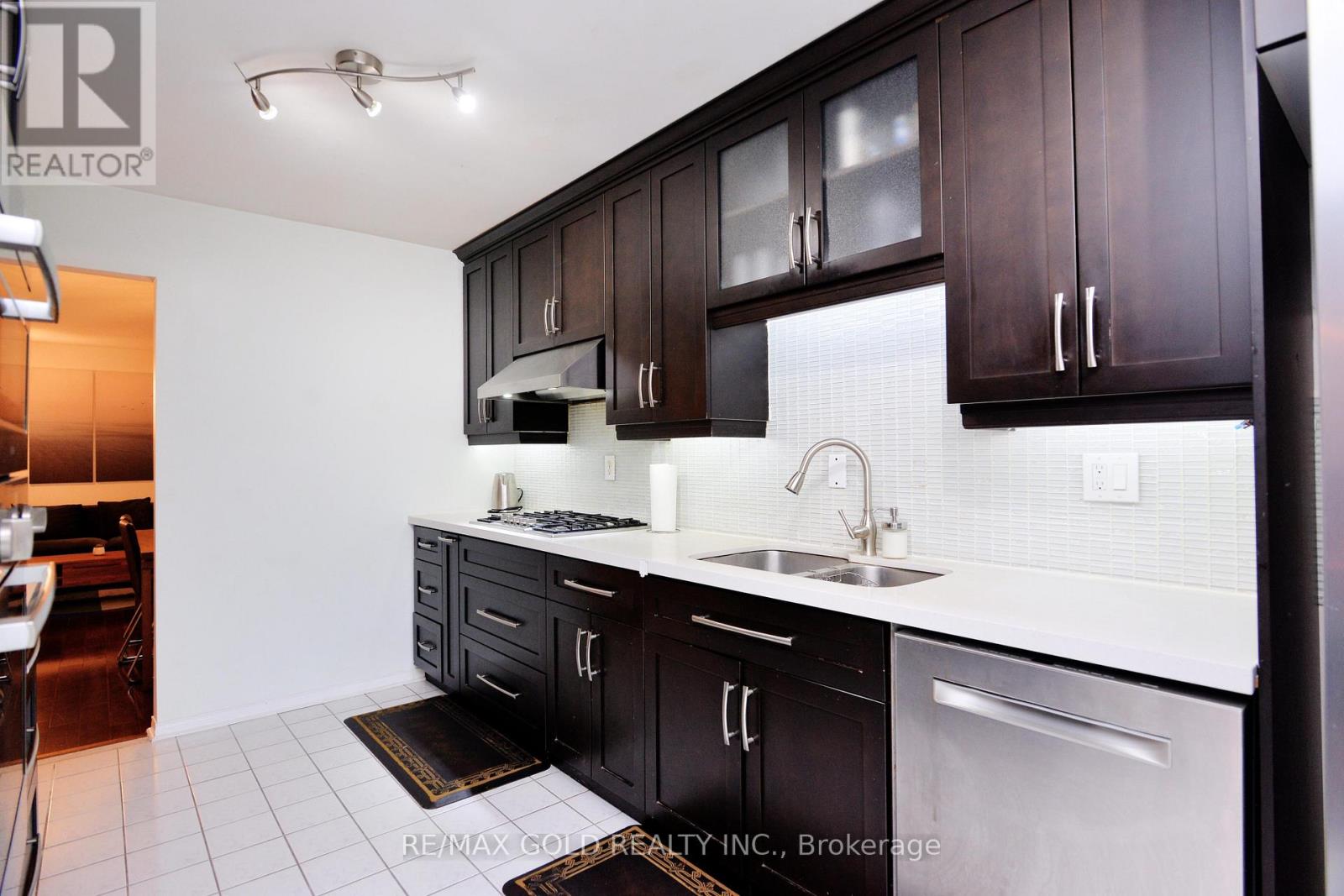 29 Trailridge Drive, Brampton, Ontario  L6X 4M7 - Photo 12 - W12472072