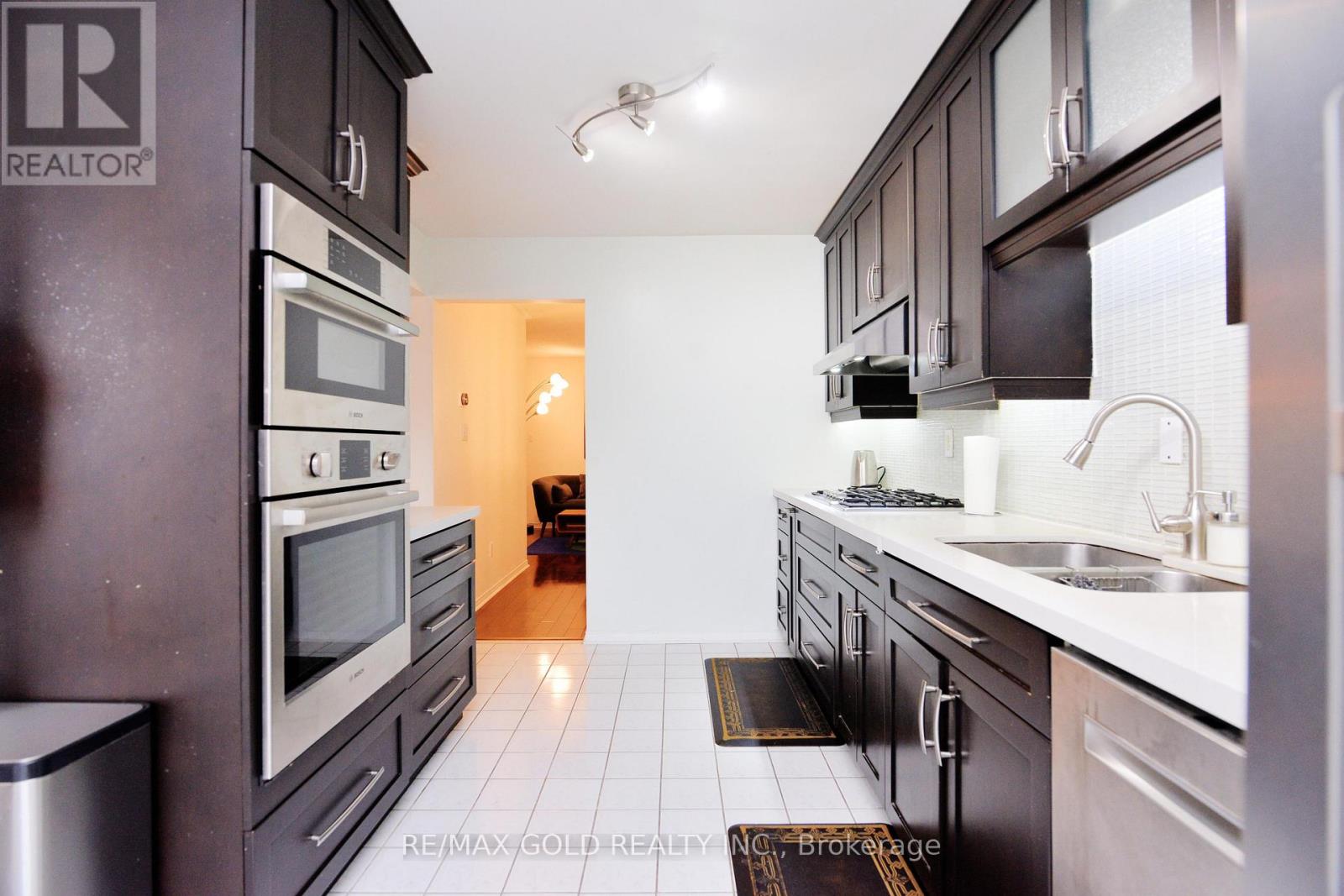 29 Trailridge Drive, Brampton, Ontario  L6X 4M7 - Photo 13 - W12472072