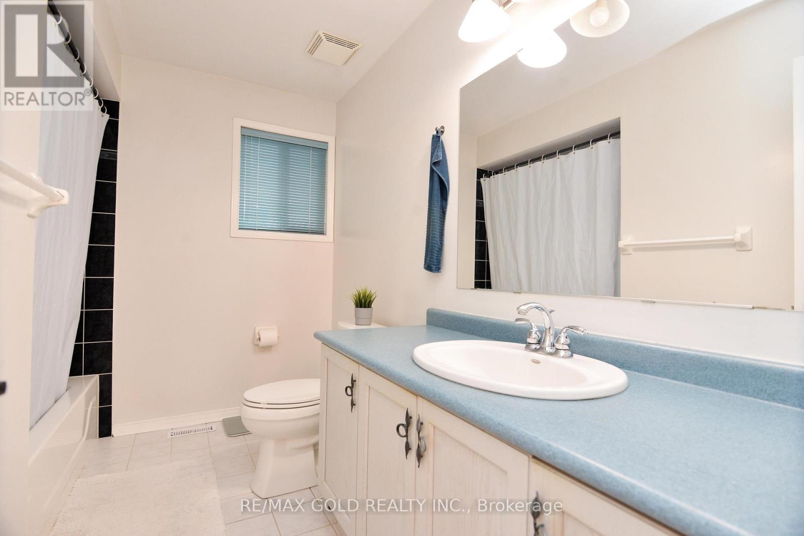 29 Trailridge Drive, Brampton, Ontario  L6X 4M7 - Photo 33 - W12472072
