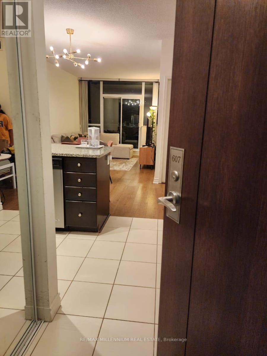 607 - 339 Rathburn Road W, Mississauga, Ontario  L5B 0K6 - Photo 2 - W12472086